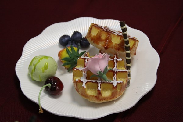 台首大烘焙系期末聯合成果展 秀學生技藝