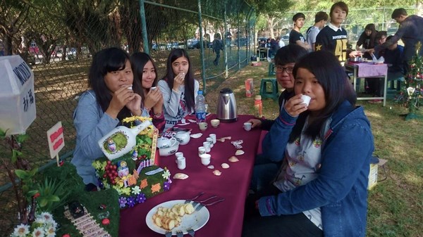 台首大餐旅管理學系擺茶席認識中國茶藝