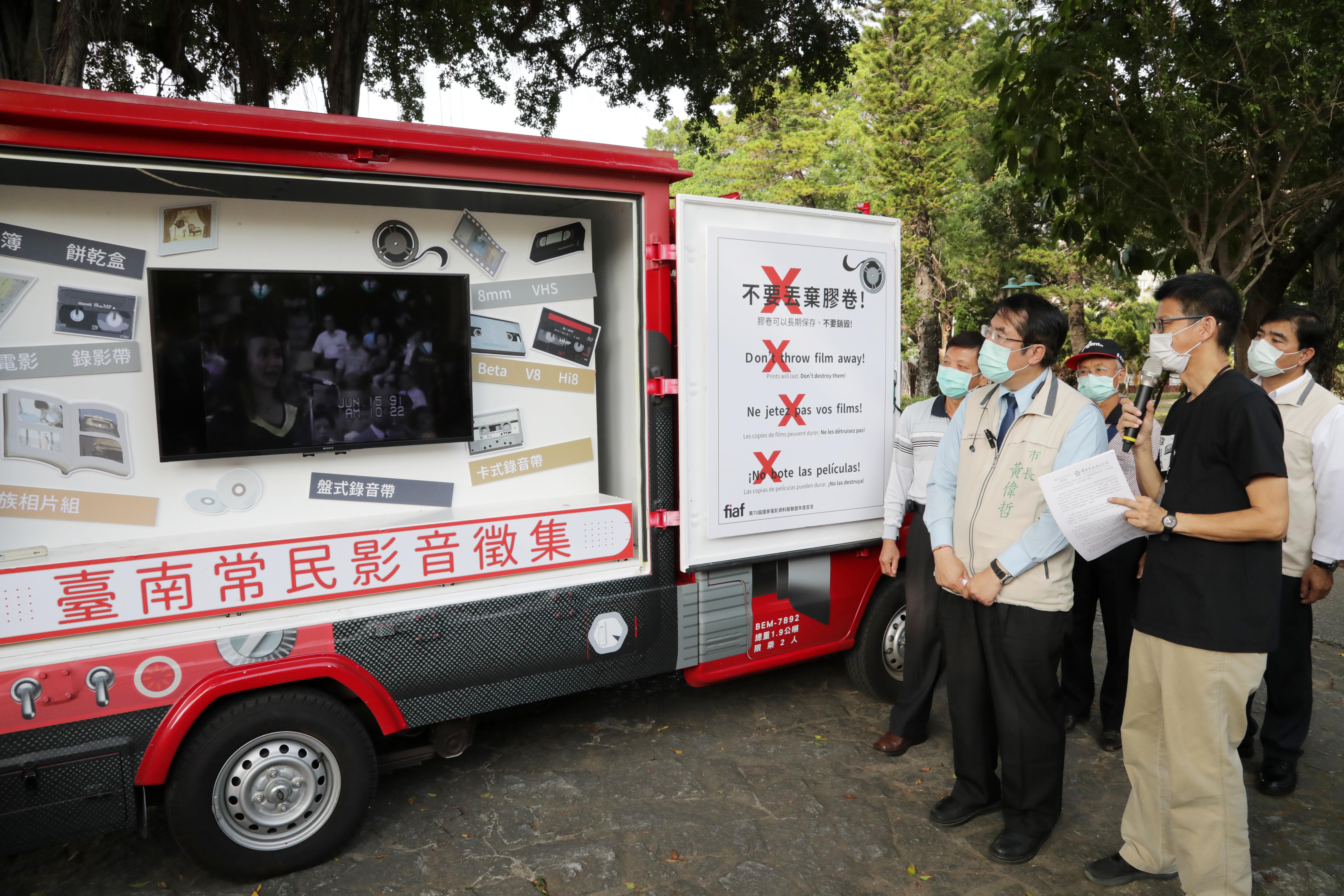 「轉動的聲音」成果展登場 黃偉哲首創全台第一輛搶救家庭錄影帶的紅莫尼卡，呼籲大家一起來保護影音文化資產