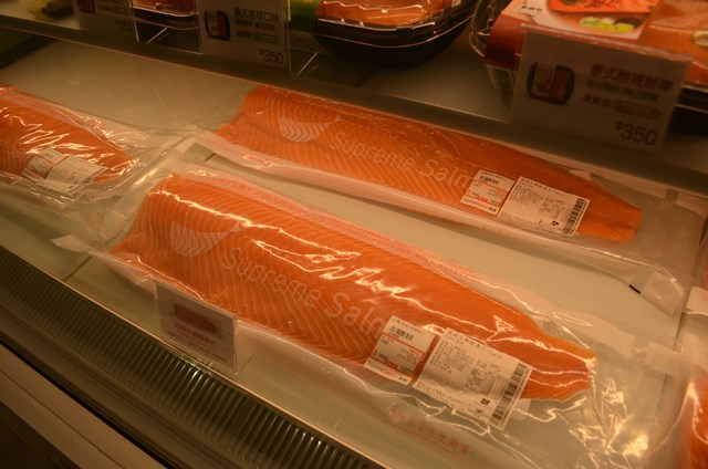 美威水產公司鮭魚料理 3 月25日起在新光三越台南新天地試營運