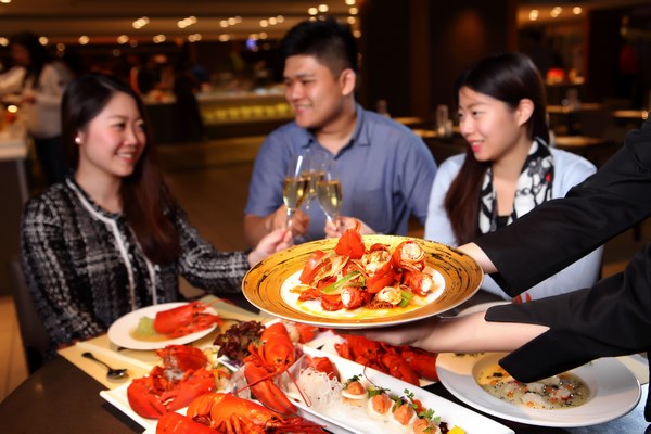 台南大億麗緻酒店【龍蝦季】中西日式餐廳共推出14款龍蝦豐味料理。