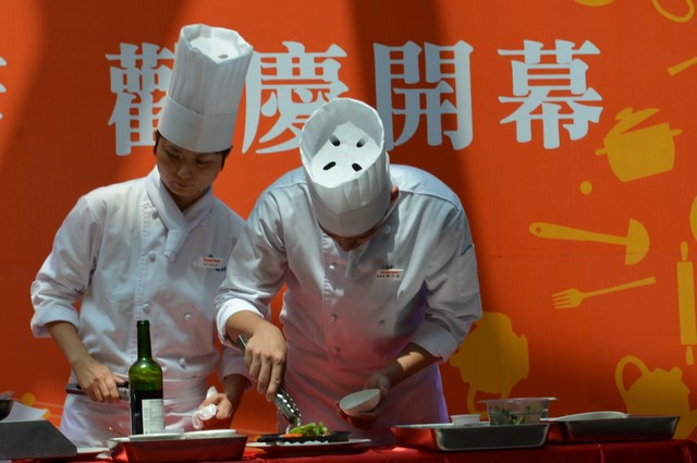 樂雅樂家庭餐廳在臺南高鐵站開幕