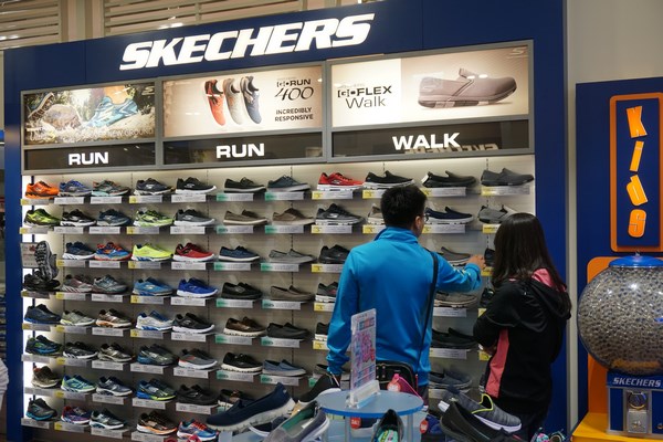 南紡購物中心週年慶 名品運動休閒鞋下殺4點5折