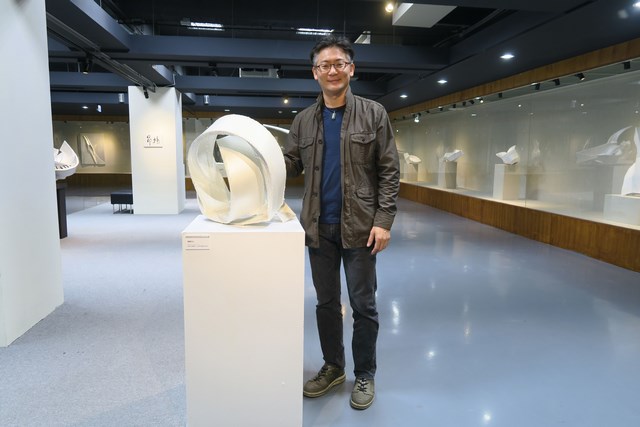 「形隨力轉」楊上峰個展揭幕 造型結構呼應內在感知