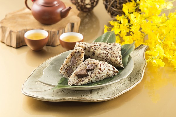 香格里拉(台南/台北)遠東國際大飯店集結歷年冠軍及經典香粽，推出兩款禮袋預購85折