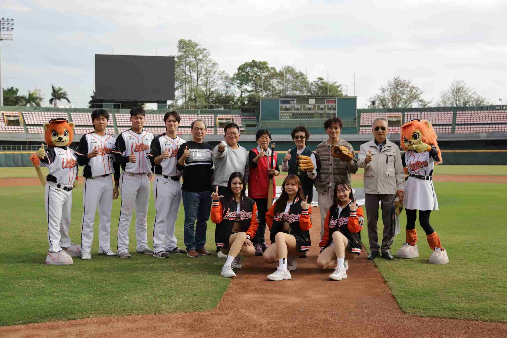 揮棒凝聚情誼 南大EMBA家庭棒球日共度歡樂時光