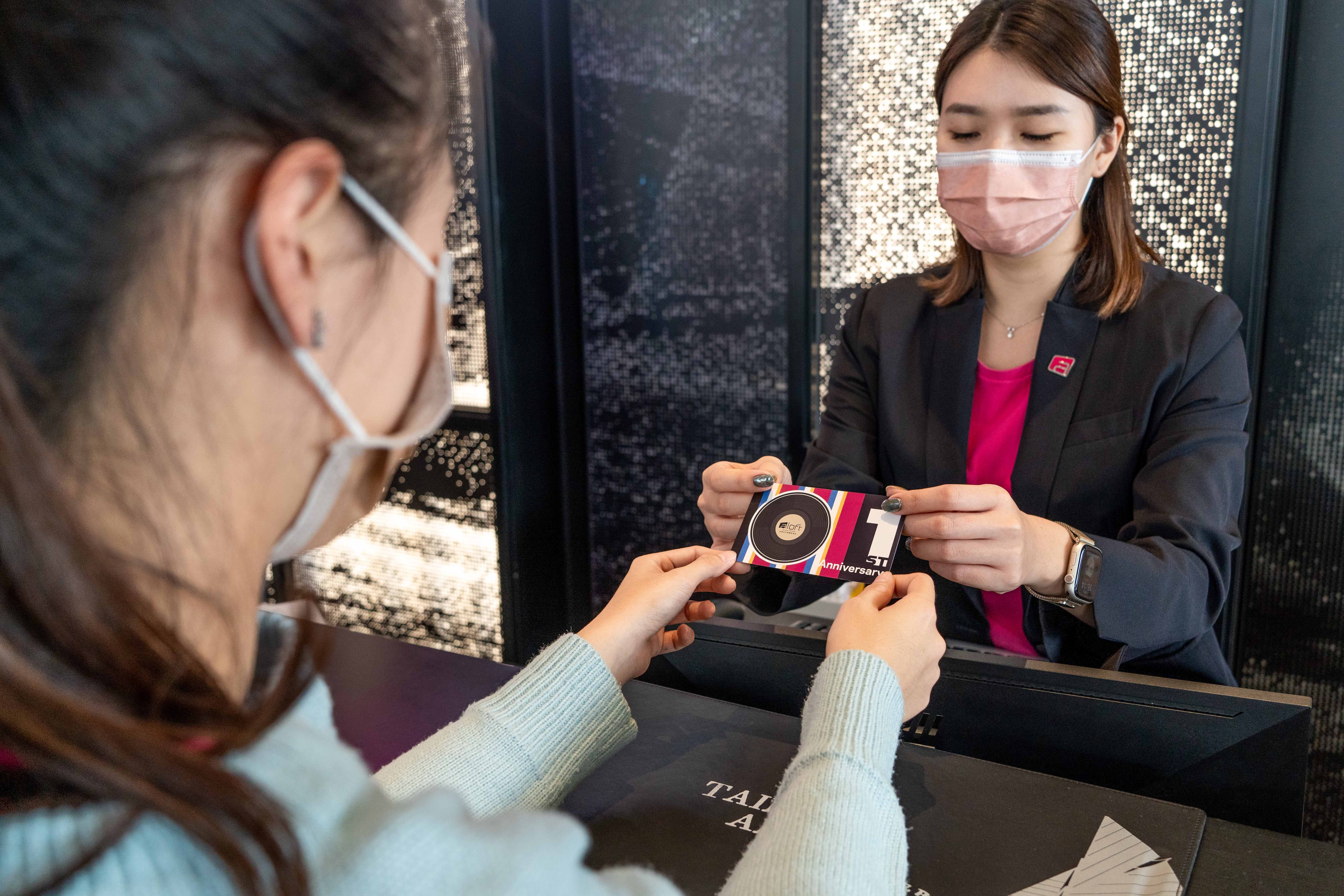 台南安平雅樂軒酒店一週年慶祭出總價值近25萬獎品，住宿餐飲消費立刻試手氣