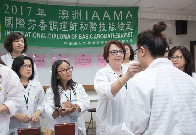 接軌歐美芳療  嘉藥生考國際證照免出國