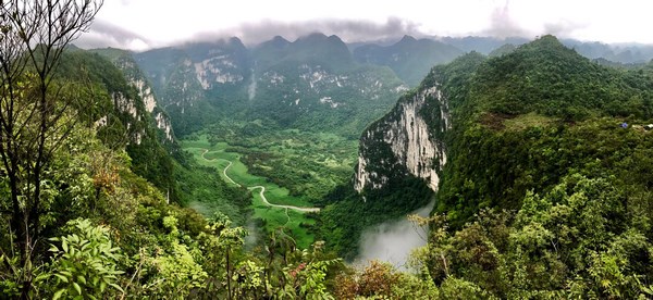 中國貴州黔南球面射電望遠鏡堪稱“中國天眼”