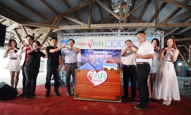 台灣好行鹽鄉濱海線　七夕情侶甜蜜行   雙教堂幸福鹽袋　浪漫好禮大方送