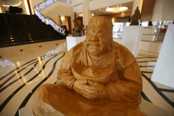 大億麗緻酒店【陳正雄木雕+銅雕 典藏展】，拍照打卡抽典藏品！