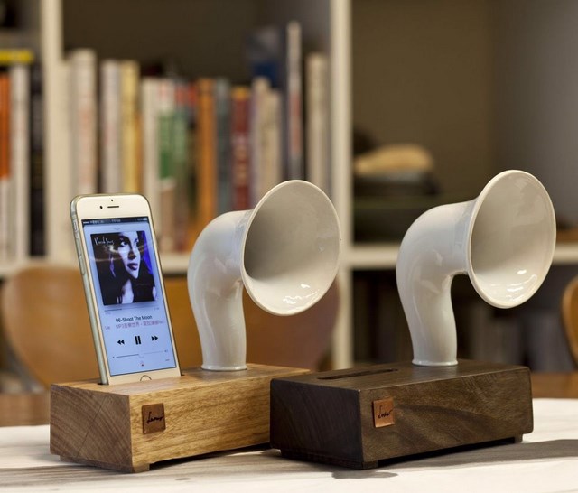 3C週邊產品掀文創風 崑山科大師生設計音箱手機座