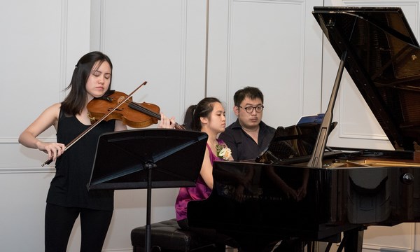 第31屆奇美藝術獎 頒獎,　獲獎姊妹花受邀開場表演,李足新老師獲頒特別貢獻獎