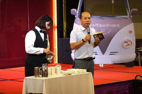 2019台糖長榮最有力量的”紛饗”月餅，大方的與您『紛饗』~