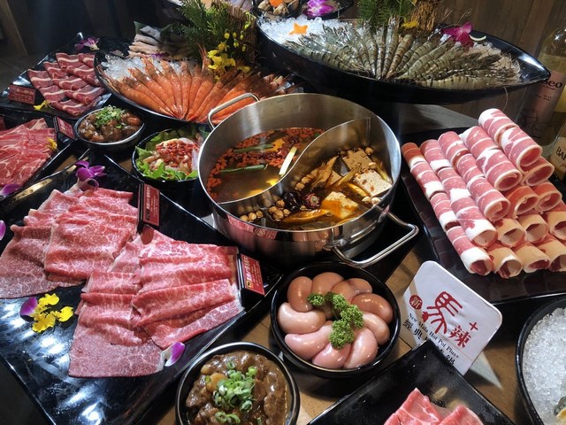 洗版美食 全台第3間新馬辣PLUS+ 5/9起進駐台南新天地 雙和牛、牛舌、巨蝦、雞胇、進口時尚餐酒