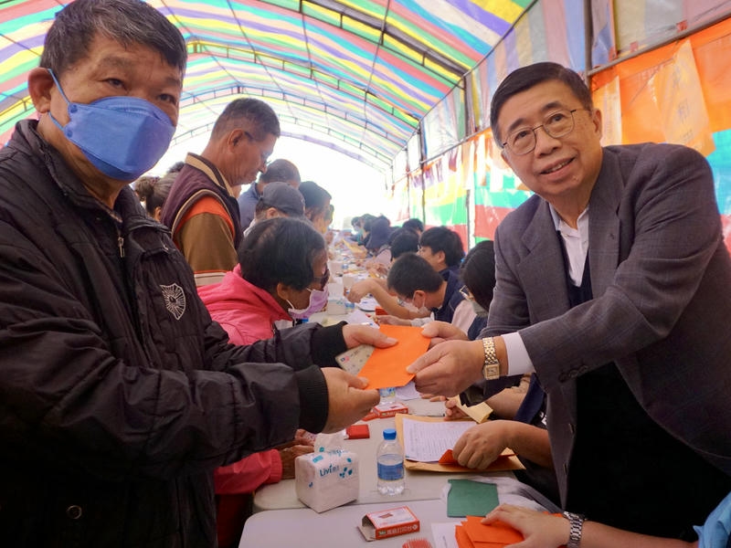 溫情15年不間斷 南紡總裁返鄉發804萬元冬令慰問金 助2,383名鄉親安心過冬