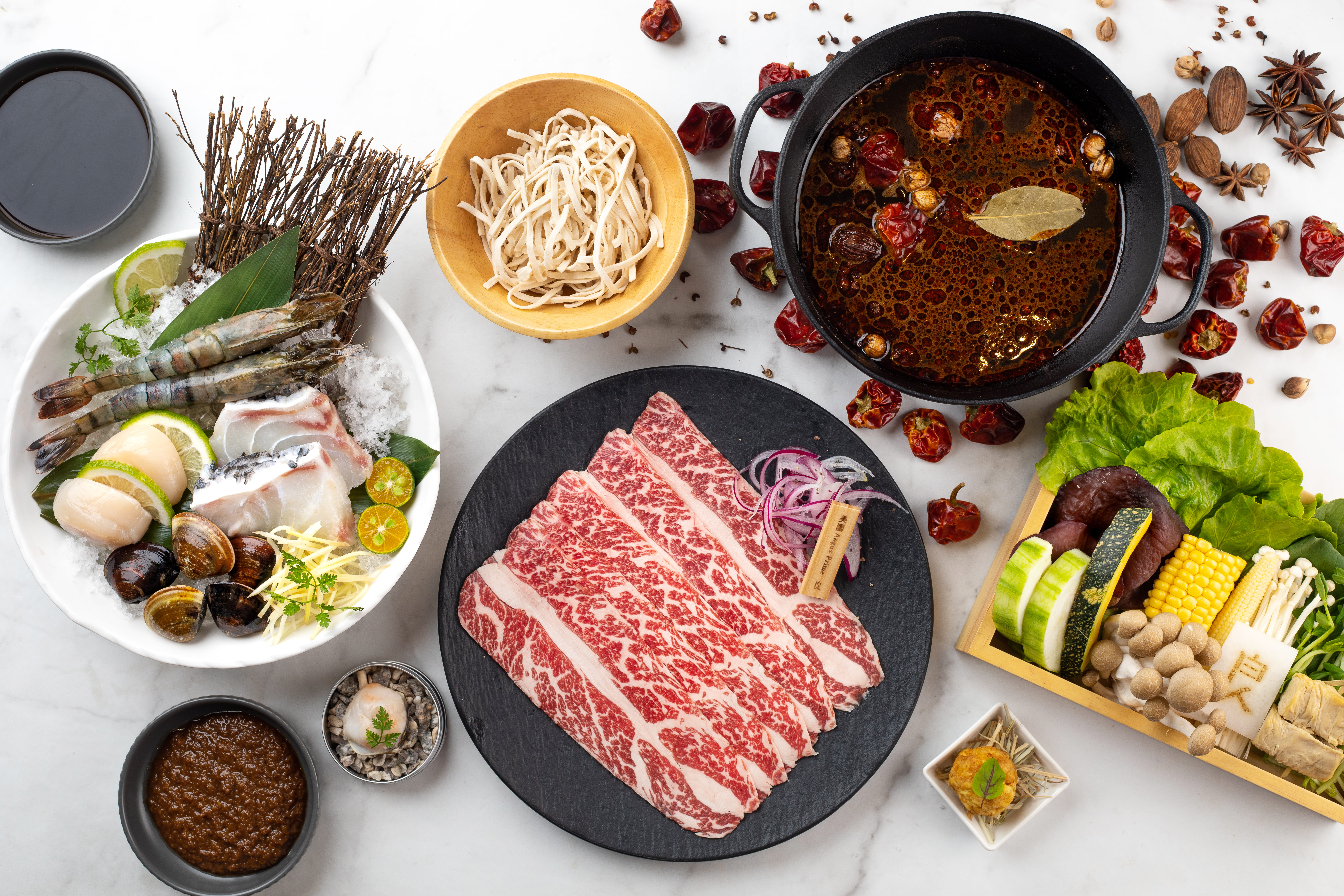 台南安平最美鍋物店 —「良人煮鍋」  迎接雙十國慶，身分證中「0、1」任1碼，"精選海鮮盤"免費送！