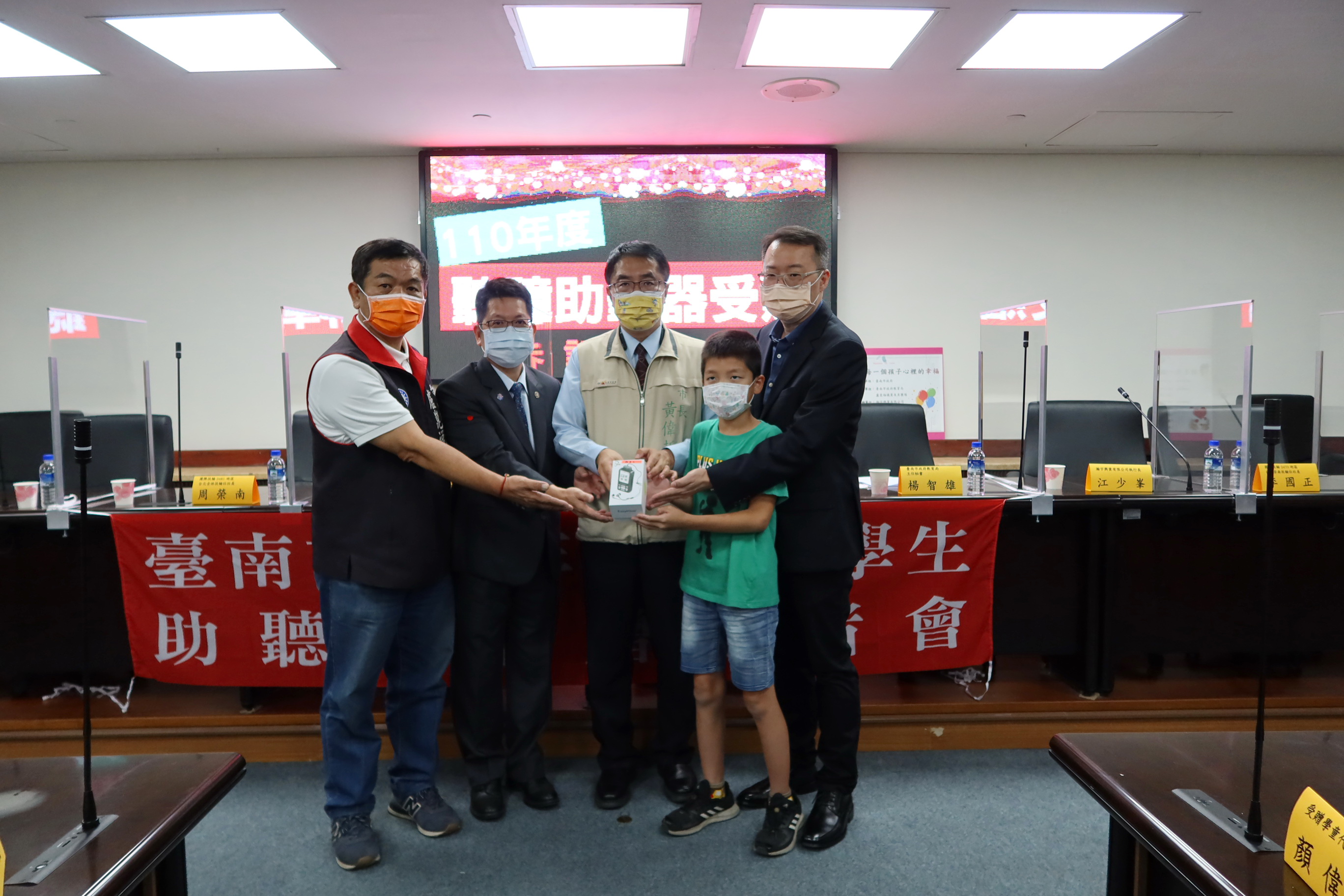 市議員盧崑福引薦聽障學生助聽器捐贈  聽見每個孩子心裡的幸福 