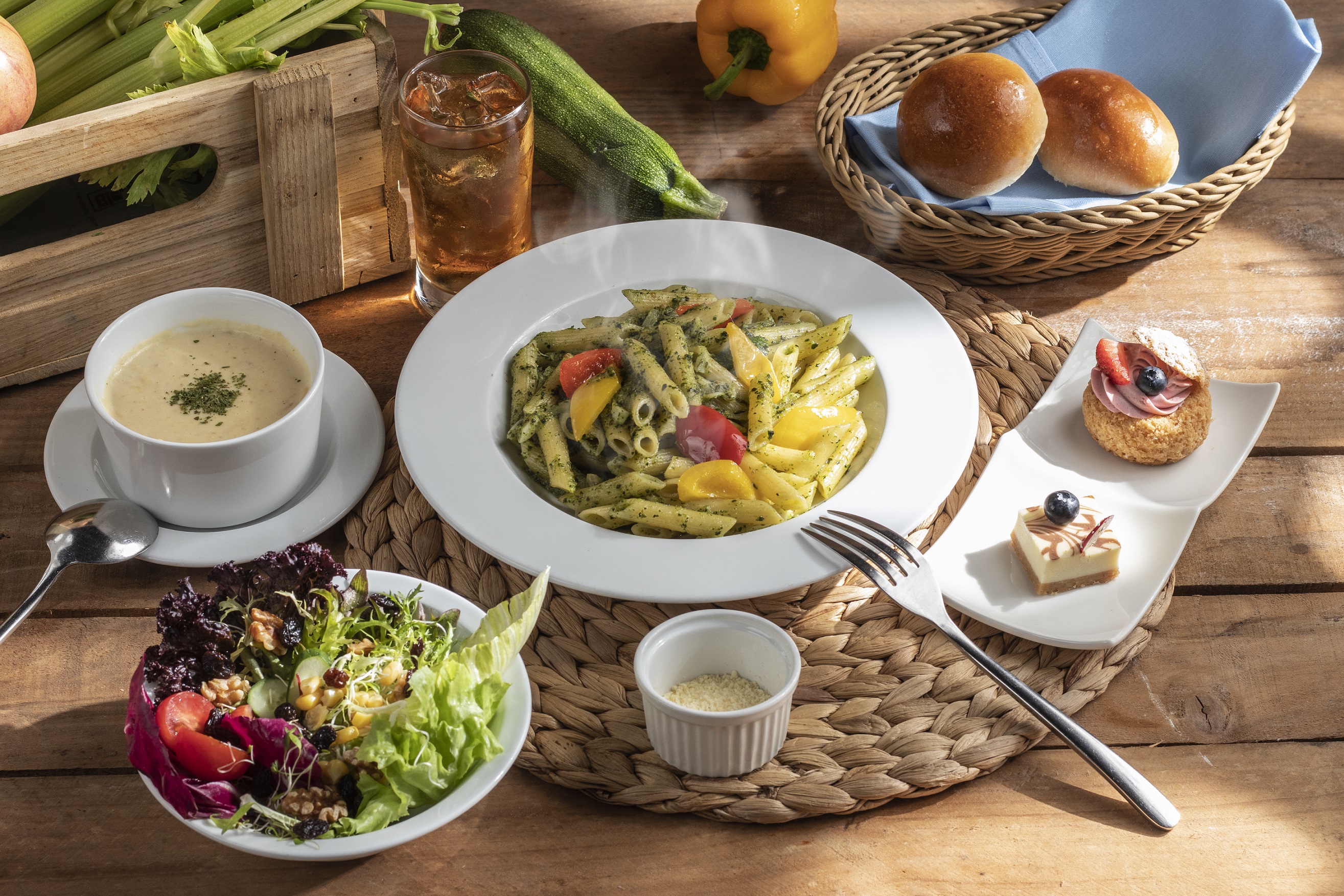  台南大員皇冠假日酒店防疫再加嚴 元素自助餐全面改「個人套餐」