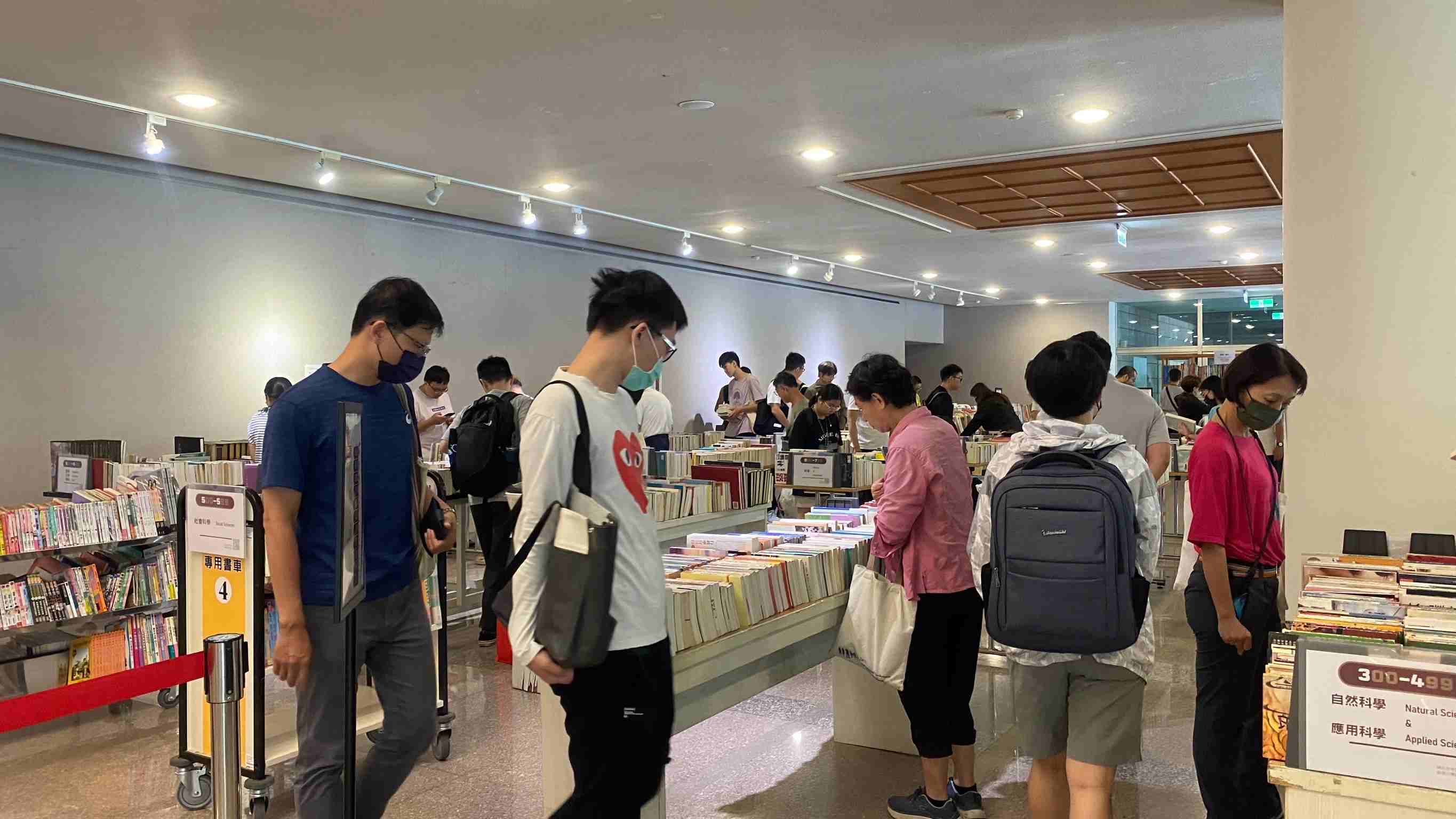 第21屆成大圖書館二手書義賣 所得捐贈創世基金會台南分院