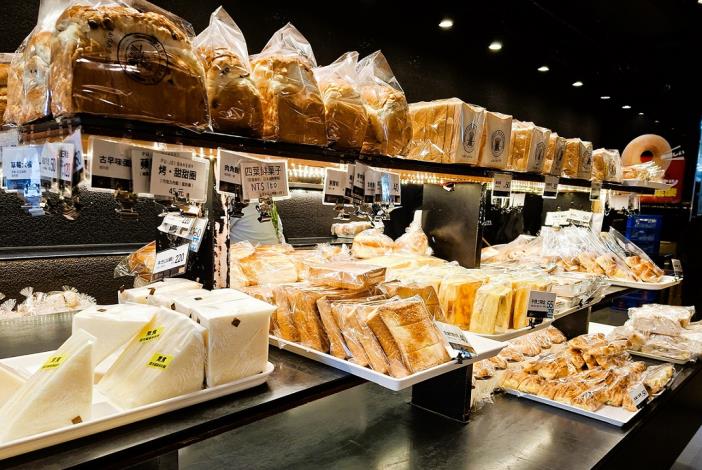 「鹹甜引路臺南味」老店「招牌四飽」網路聲量帶動業績，「葡吉麵包」成美食打卡點