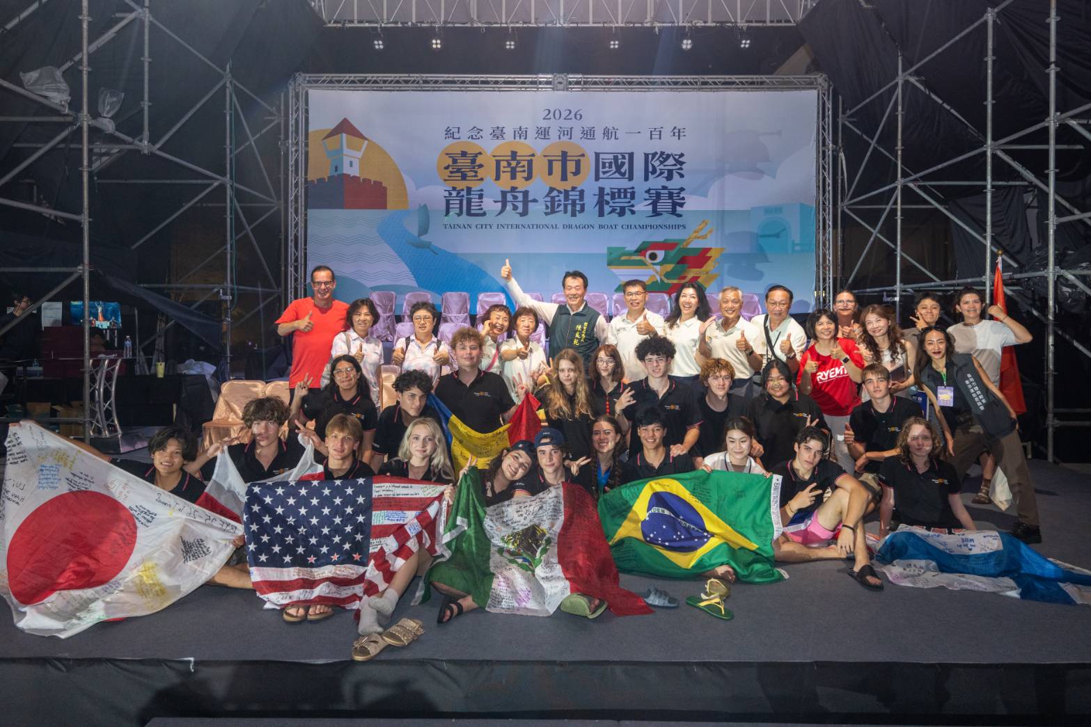 國際友人龍舟表演賽交流登場　臺南市國際龍舟錦標賽首日小型  龍舟賽事順利完成