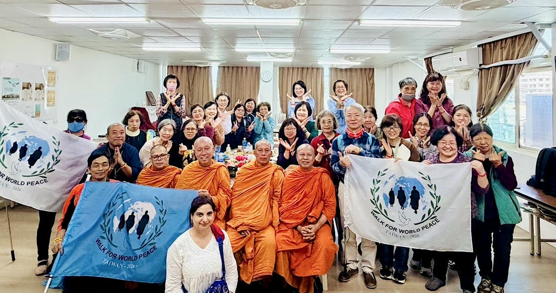 福智僧團月稱光明寺及福智傳心 以護持行動響應國際僧侶「為世界和平而走」 傳遞「和平從心開始」 祈願戰事止息
