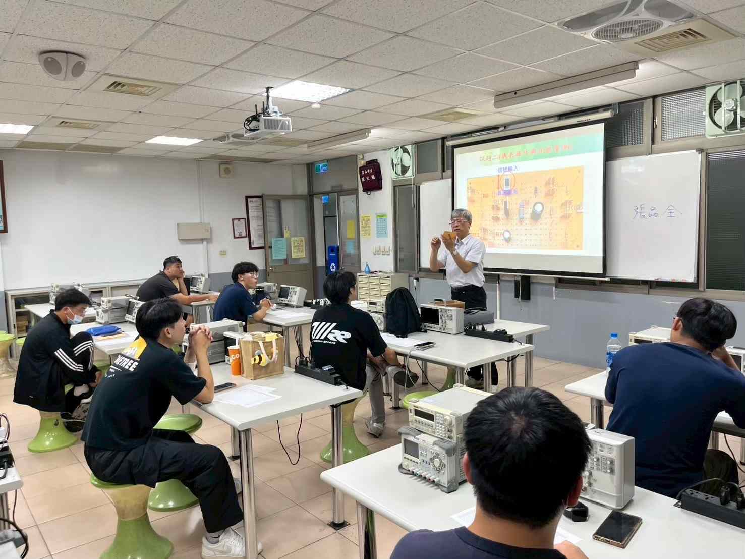 崑山科大電機系新生丙級證照近全數通過 外籍生輔導成效獲肯定