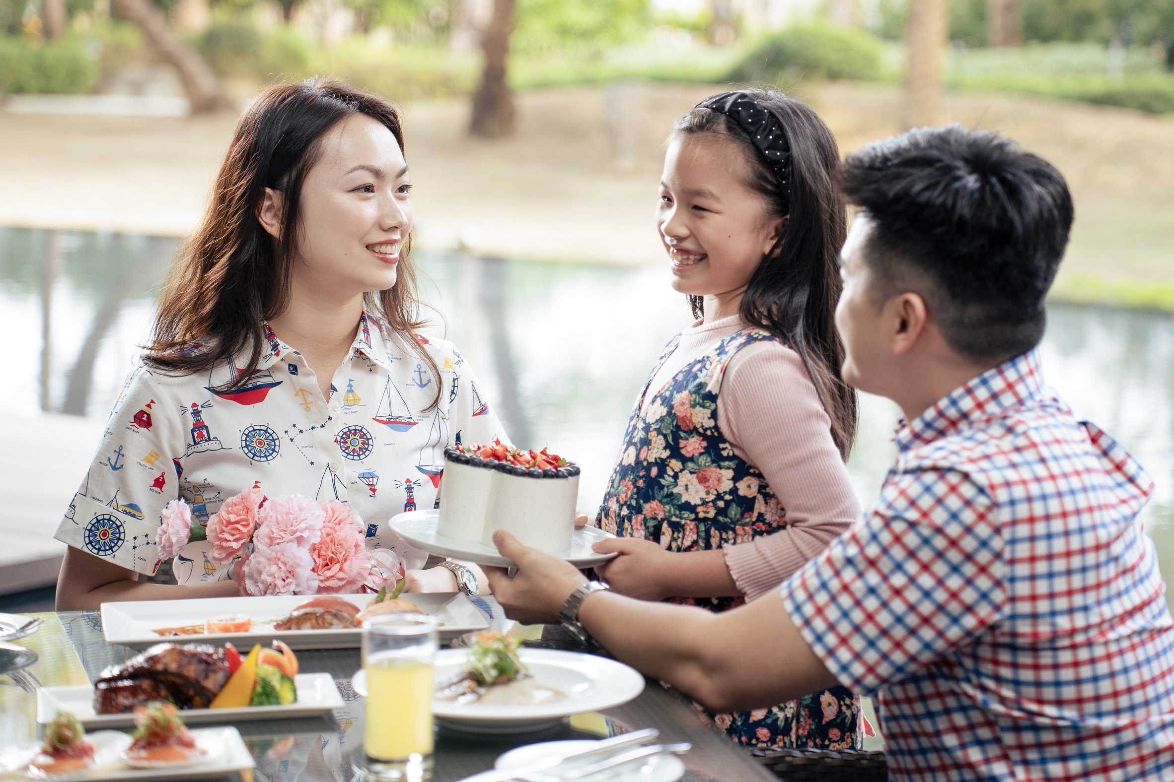 台南大員皇冠假日酒店 母親節住房3,999元起 「我愛媽咪情意濃」蛋糕早鳥85折、餐飲優惠中