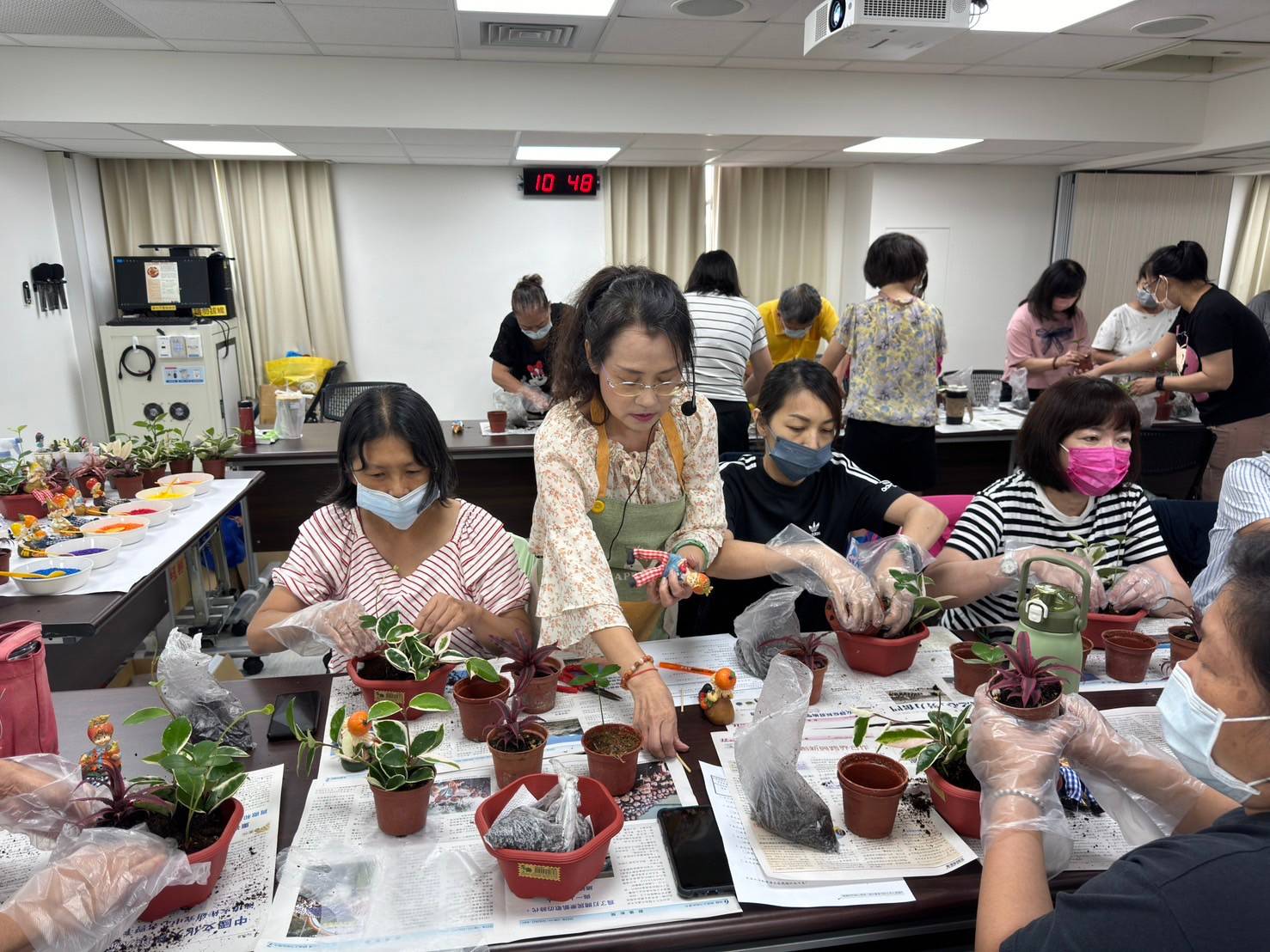 崑山科大樂活學程至醫院開設園藝療法課程 助癌友手作植栽療癒身心