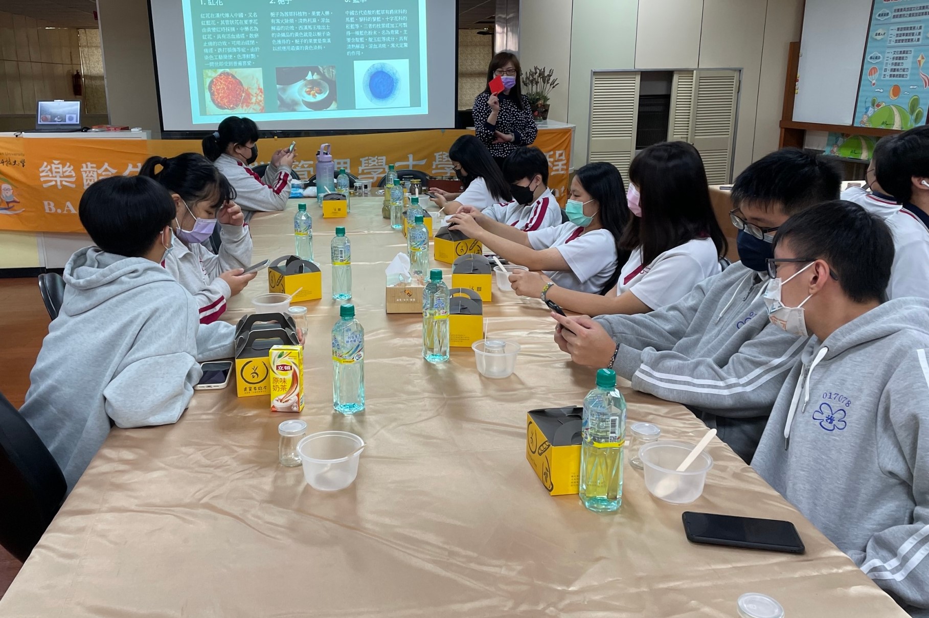 崑山科大樂活學程帶領高職生體驗芳香照護 DIY中醫五行浴鹽