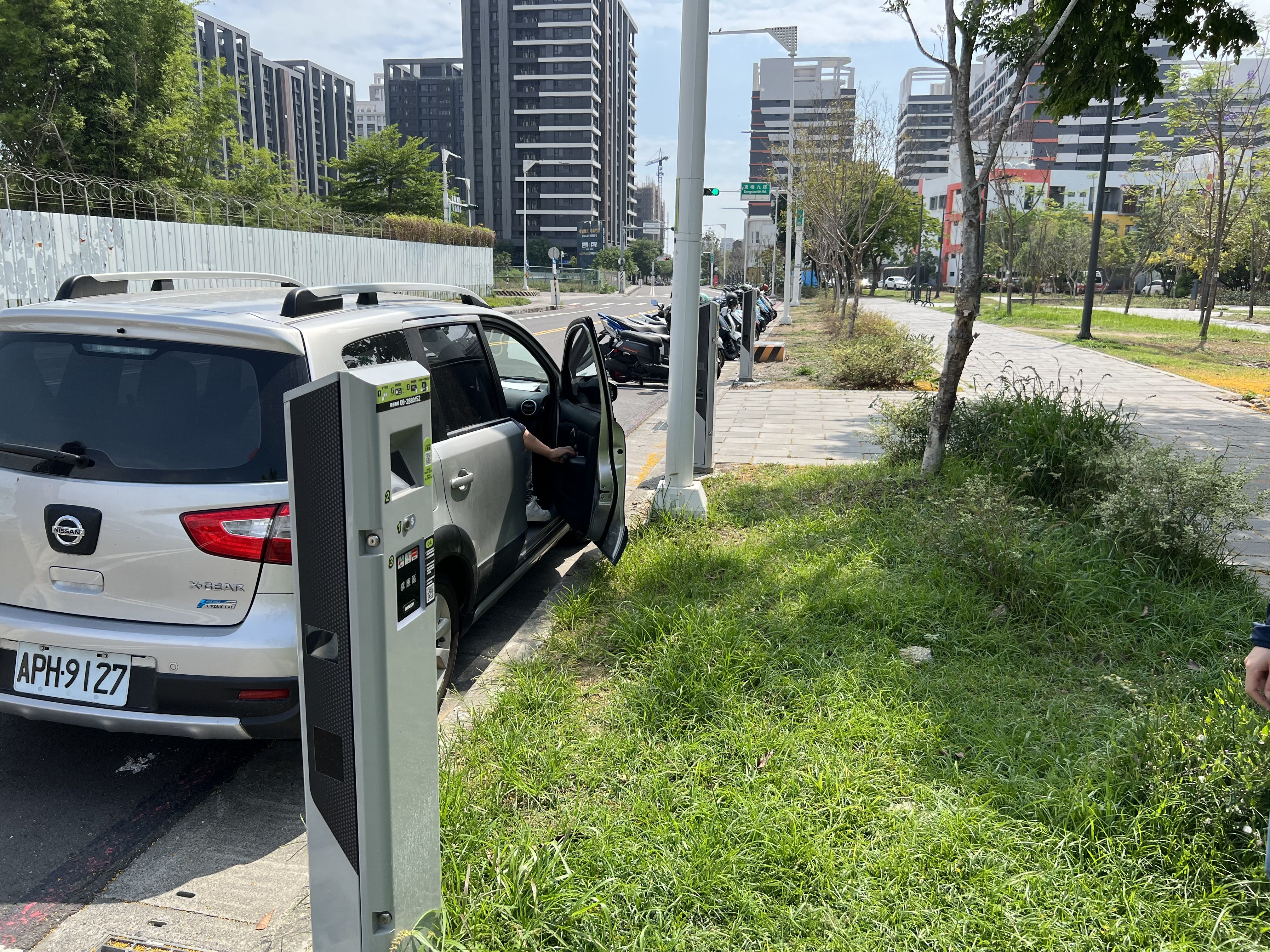 智慧路邊停車格 四千席全數完工啟用