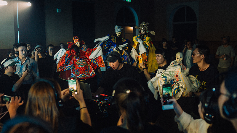 《夏日池畔派對》七夕情人節台南遠東香格里拉登場 超人氣DJ「民生電氣」、印尼五星級主廚、最潮行動酒吧 帶領賓客體驗一場前所未有的峇里島式音樂放鬆派對