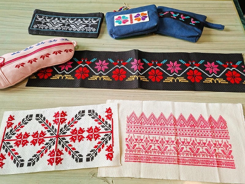 「臺南奇人帶路」西拉雅族部落工藝老師陳怡君復振十字繡，盼  透過服飾，強化族群認同