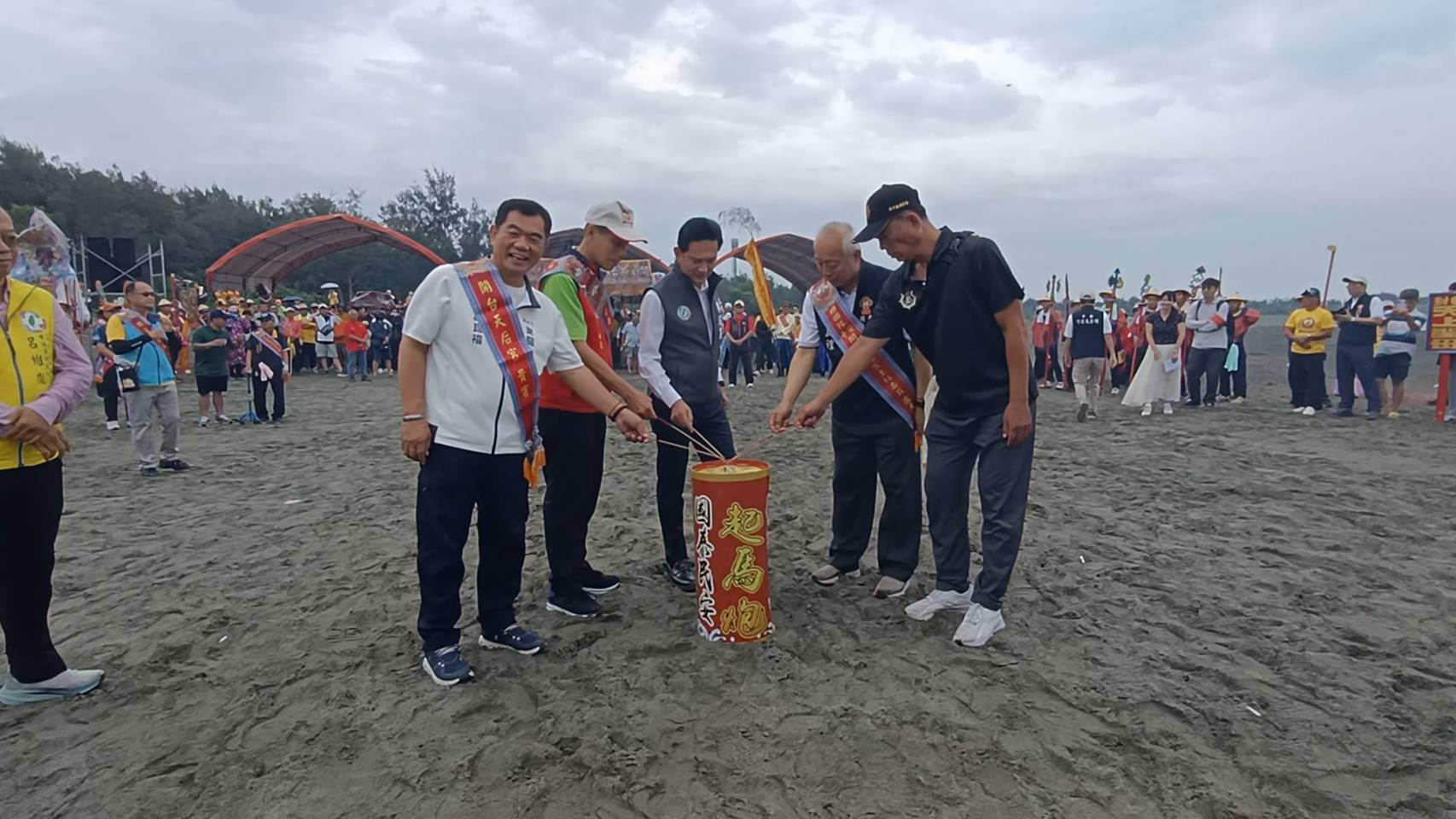 安平開台天后宮4年一科的「上香山迎媽祖」湄洲晉香聖駕回鑾遶境大典，在安平漁光島舉行，隨後啟行遶境