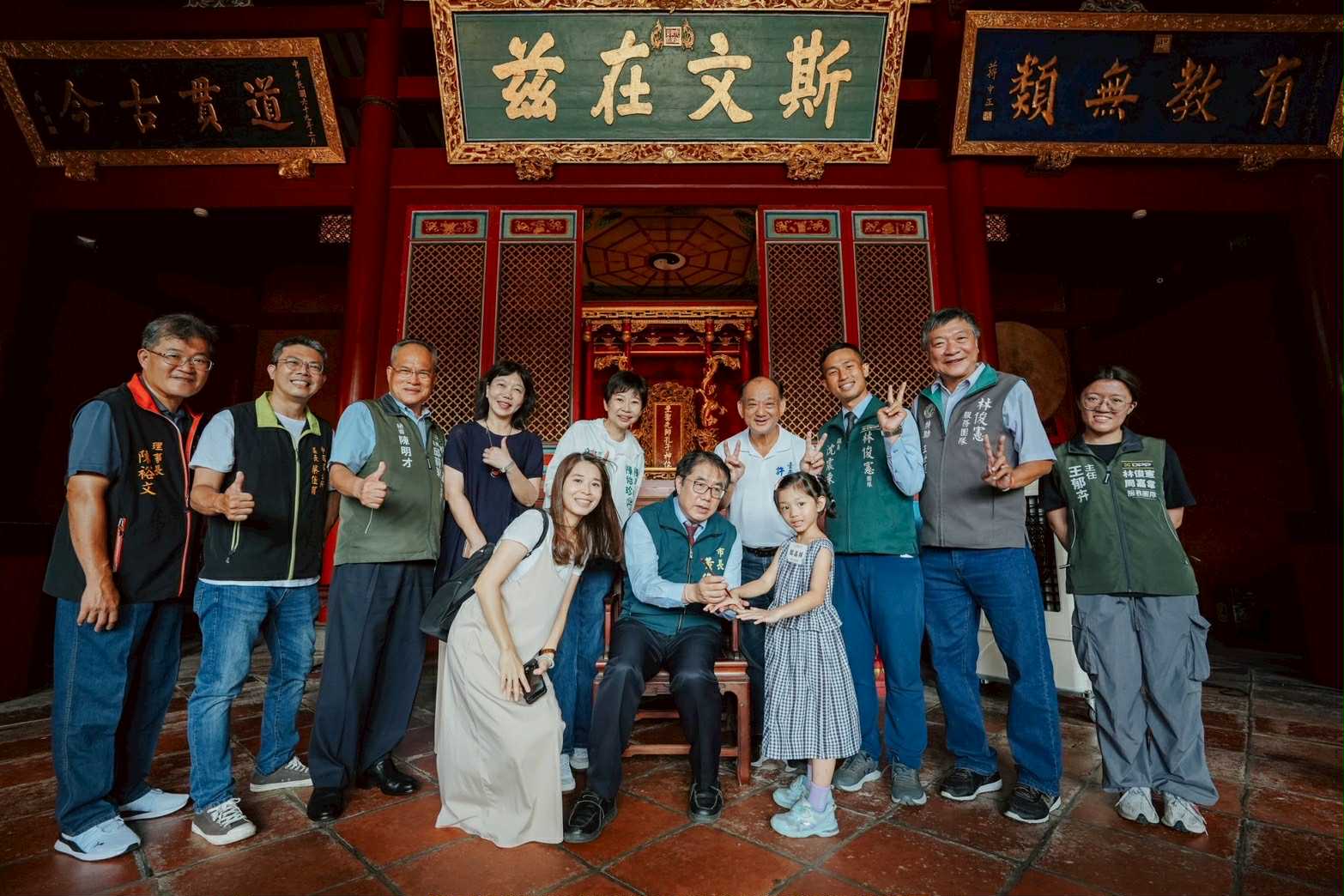 「2025孔廟文化節」熱鬧登場 黃偉哲市長親點硃砂 祝福新生開啟好日子