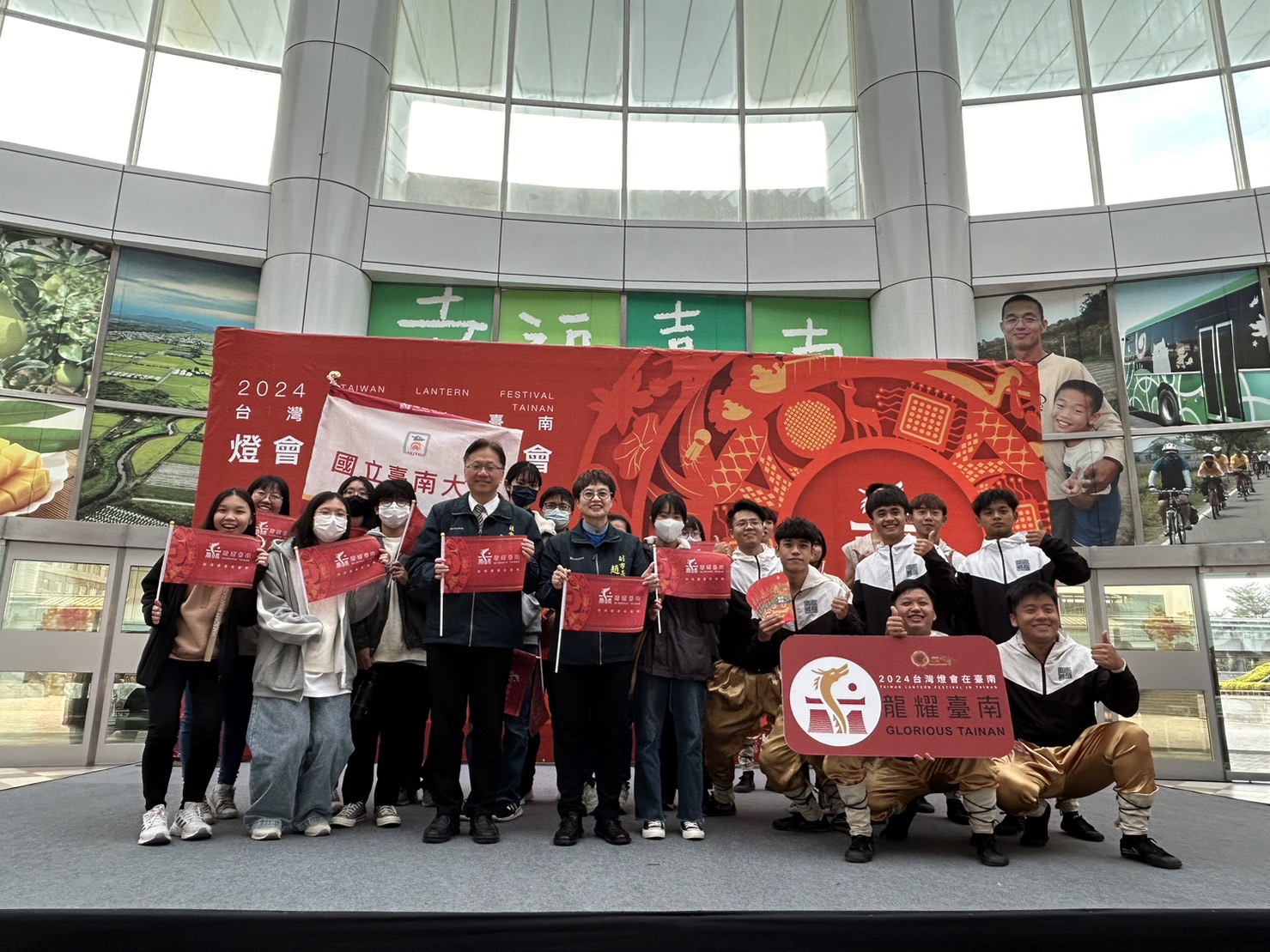 南大學生投入2024燈會志工活動，一起龍耀臺南