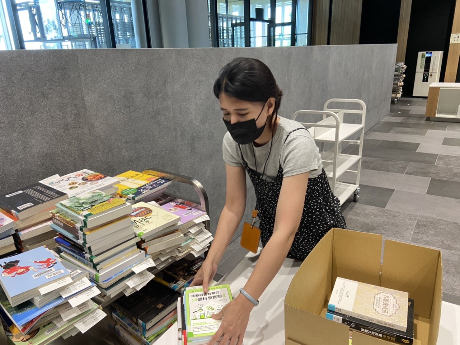 臺南市立圖書館推出書香宅急便 防疫閱讀不中斷