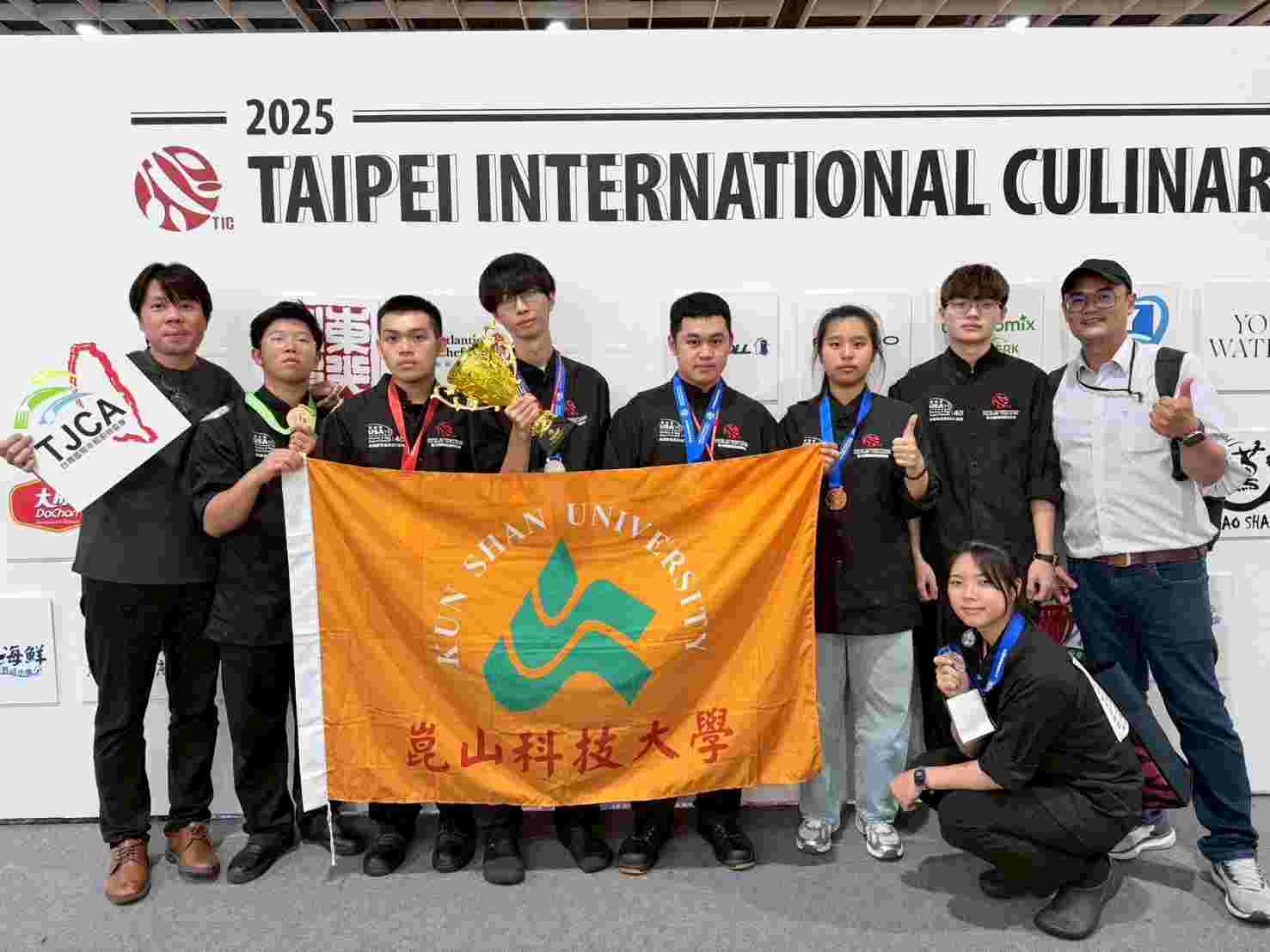 跨文化料理驚豔國際評審  崑山科大餐飲系「2025台北國際廚藝賽」奪10獎