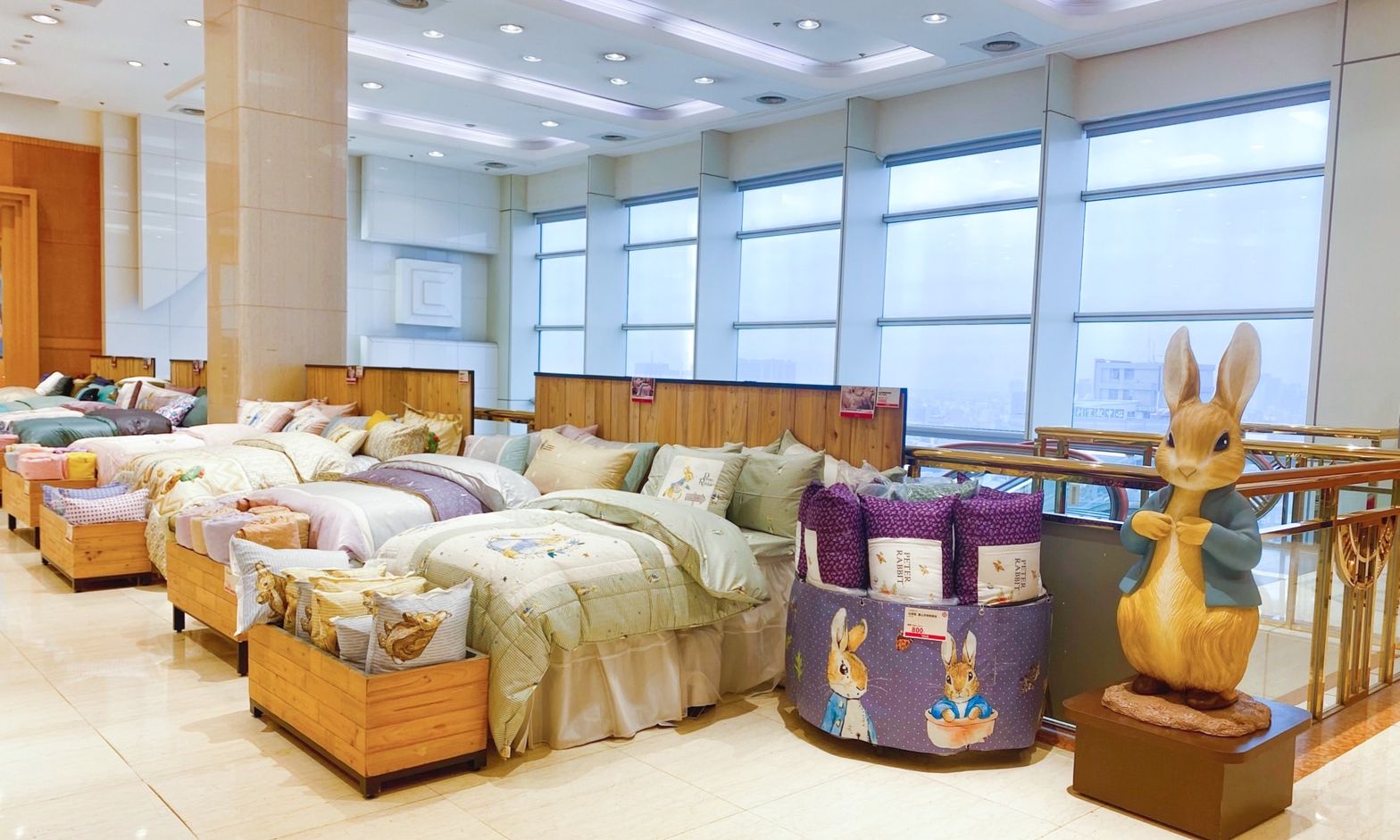 過年最強檔！1929英國比得兔新春報喜特賣會 萬元床包千元入手  抗寒首選！新光三越台南中山店獨家優惠 石墨烯、蠶絲冬被44折起  夯品關鍵字！中山店開春獨家下殺，頂級床包輕鬆帶回家