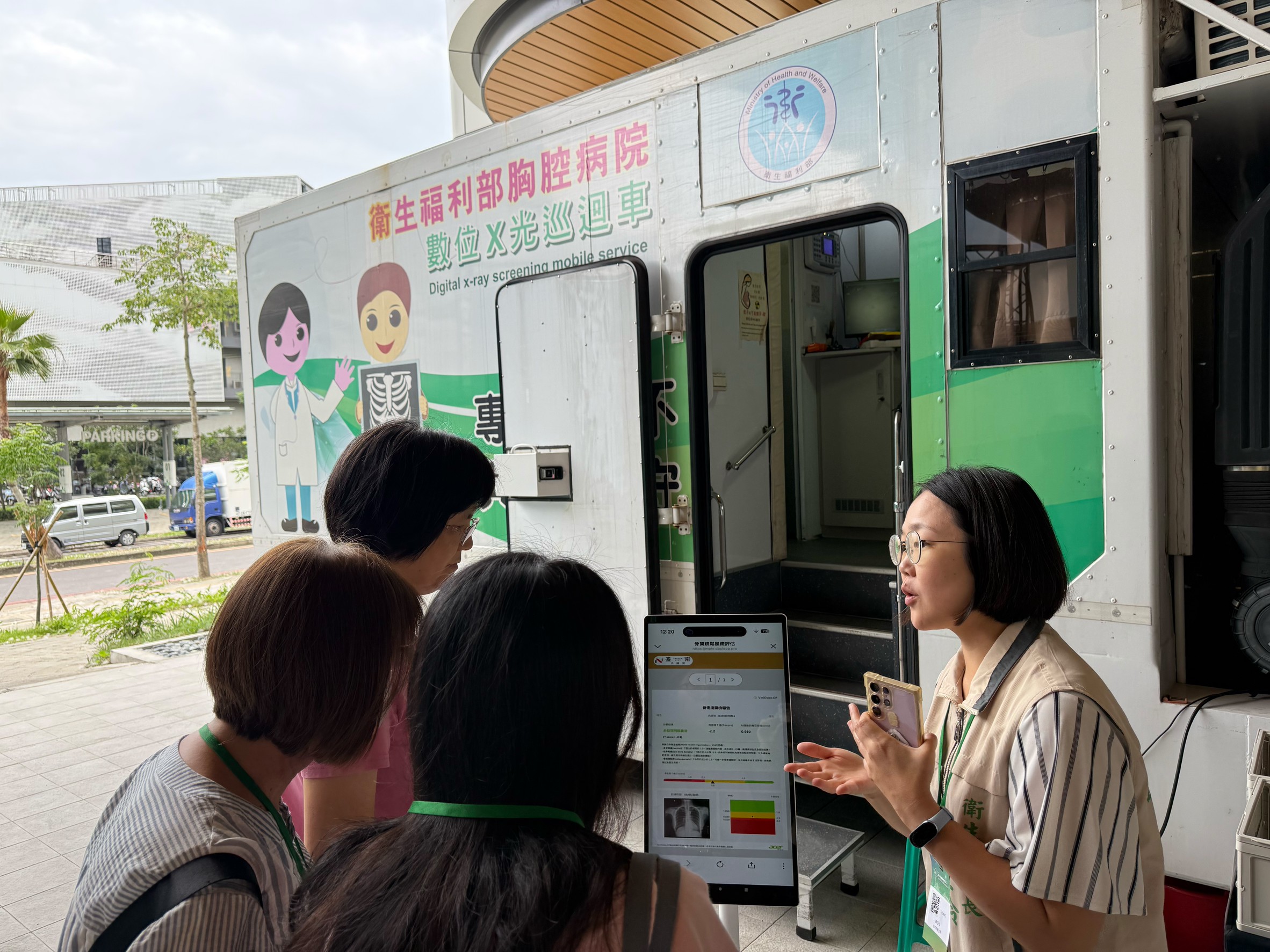 一張X光看見骨鬆與心臟風險：臺南AI行動醫院智慧健檢亮相AI IMPACT