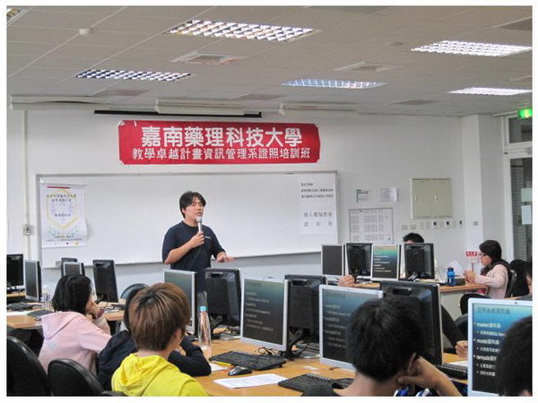 全國資訊管理相關科系SCI研究論文發表數嘉南藥理科技大學 成效斐然
