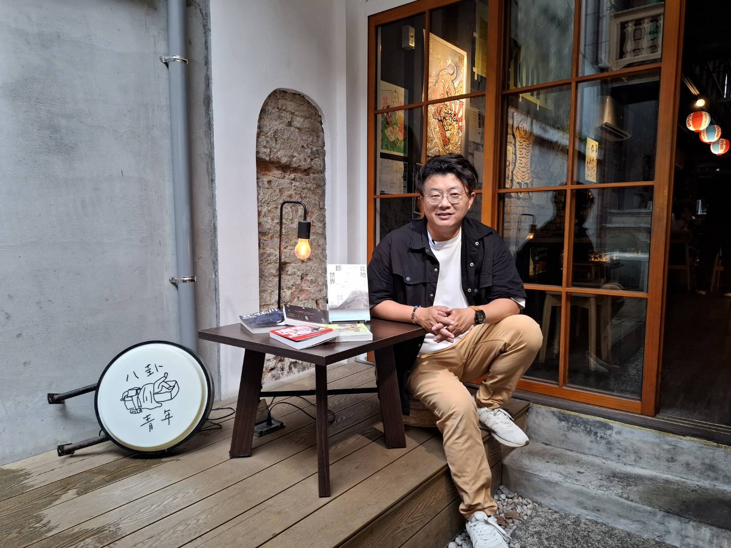 「名人帶路─踅冊店、買好書」 跟著旅遊職人阿春爸探訪百年老屋中的八卦書室