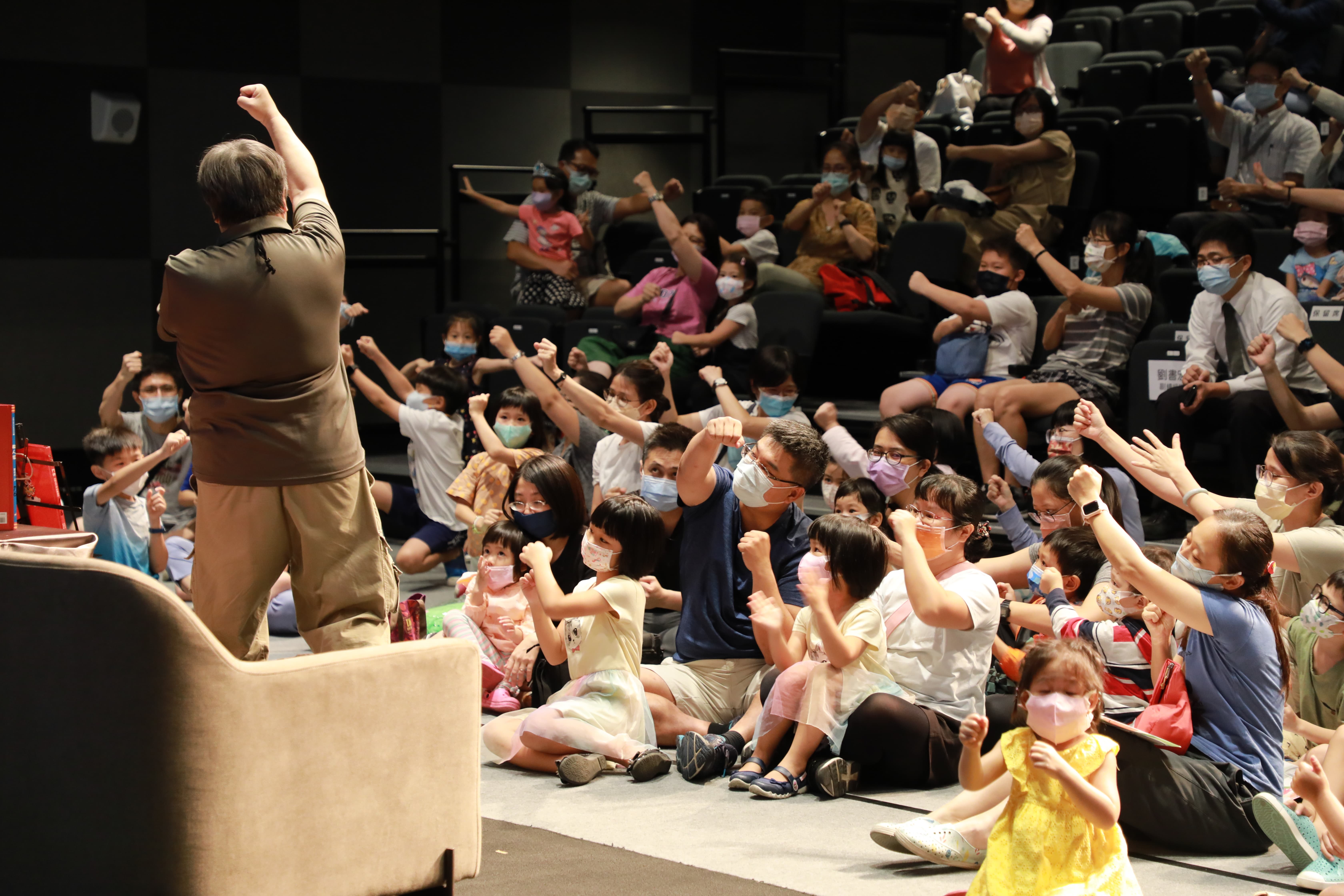 南美館X三發教育基金會共同推廣「發發愛讀書角落計畫」