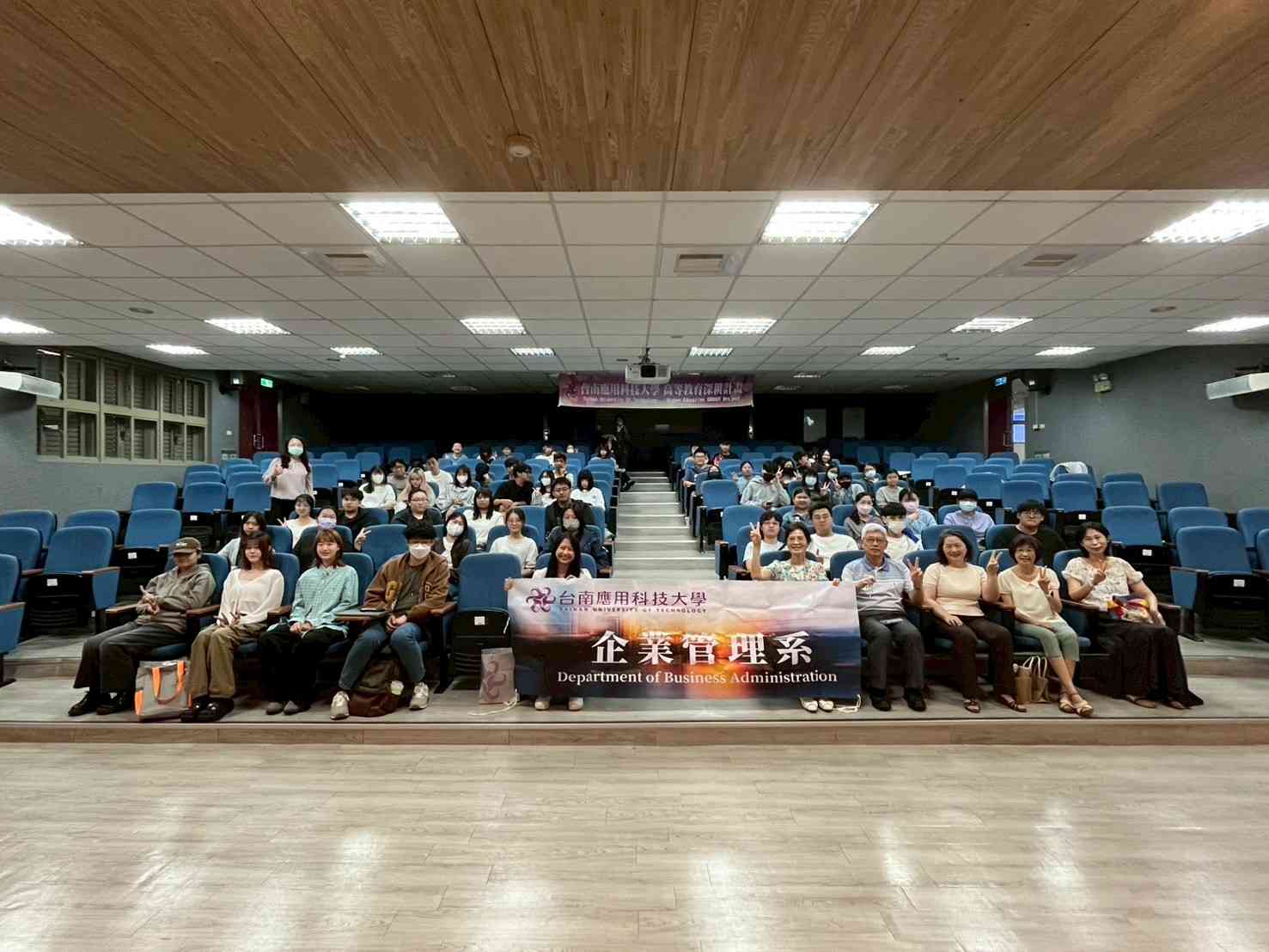 社群變職涯力！南應大企管系邀大學生創作者談自媒體實戰