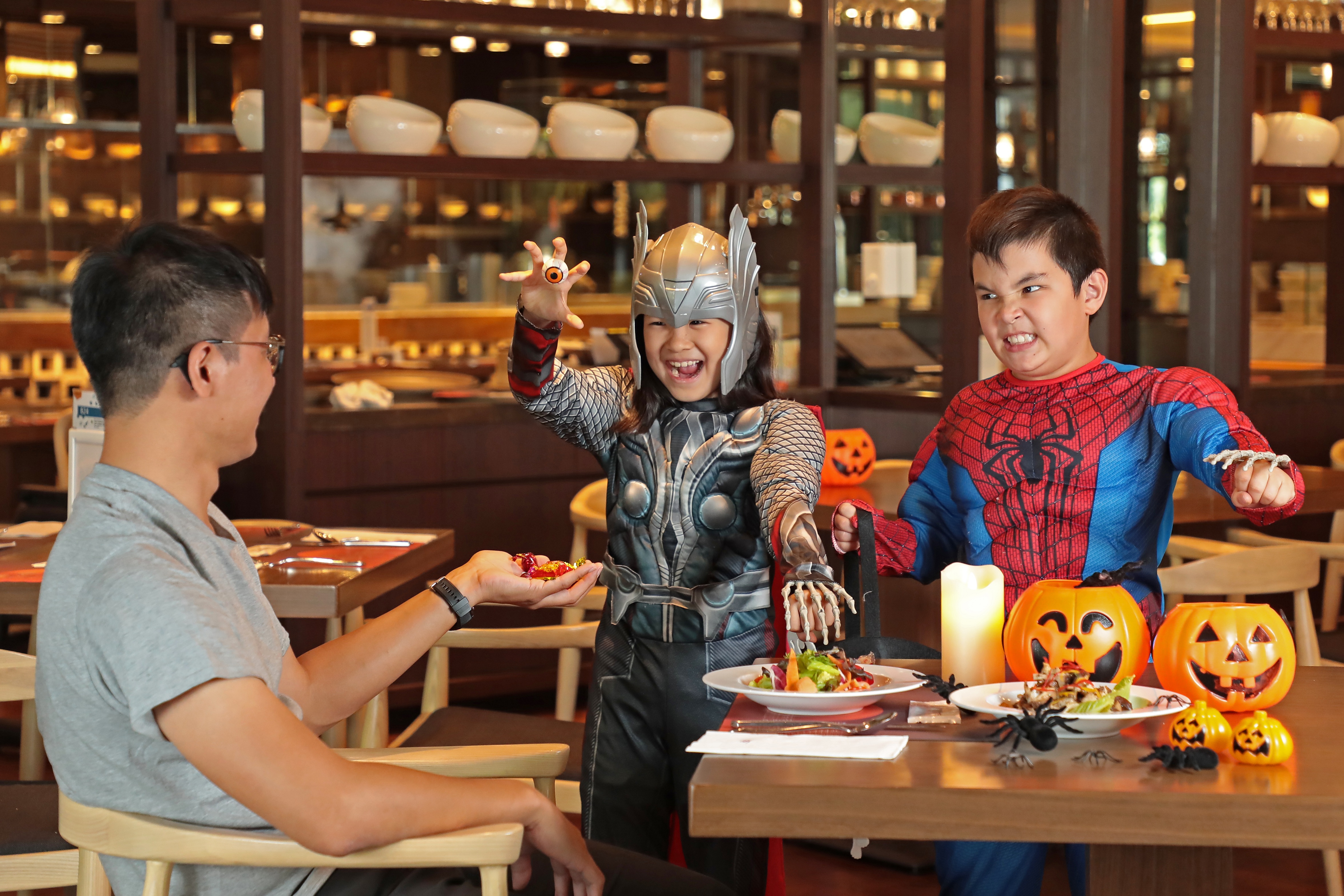 萬聖節搞變裝 元素自助餐兒童免費、成人9折