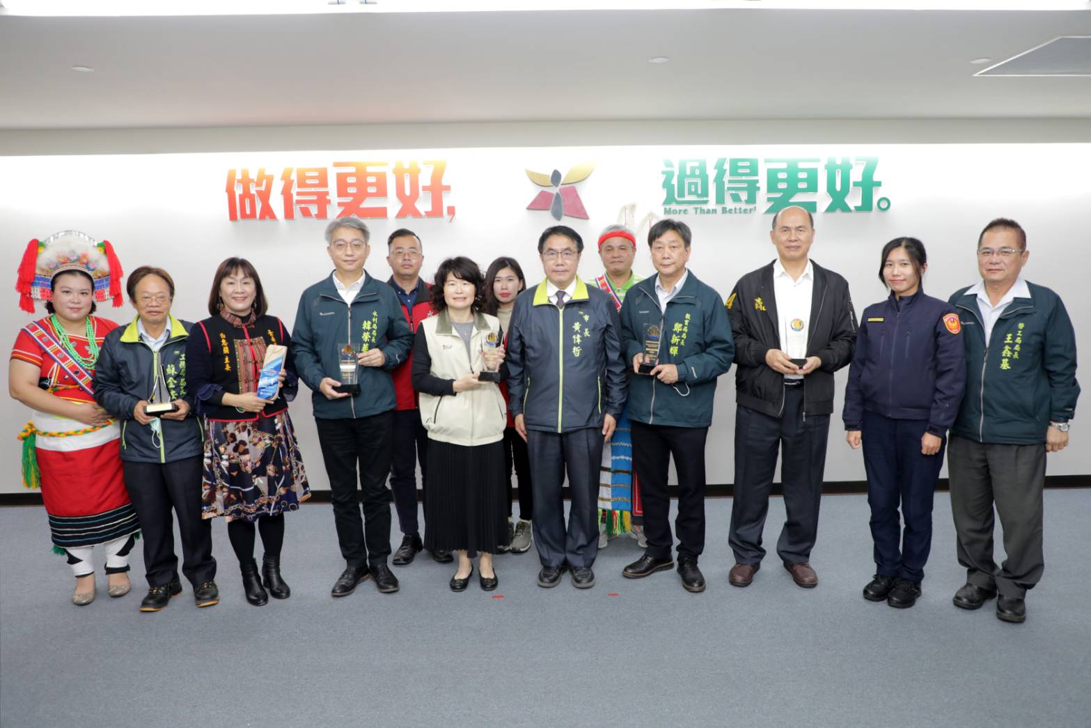 臺南市政府團隊參加111年臺灣健康城市暨高齡友善城市獎項評選榮獲8件，成績優異
