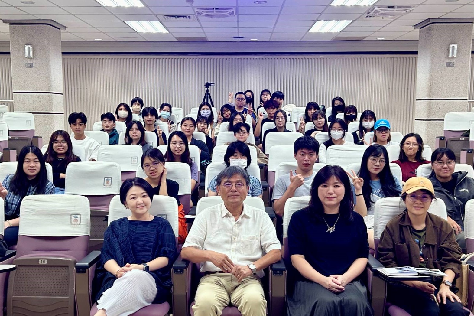 攝影家游本寬蒞南大 解析感性照像的數位色彩