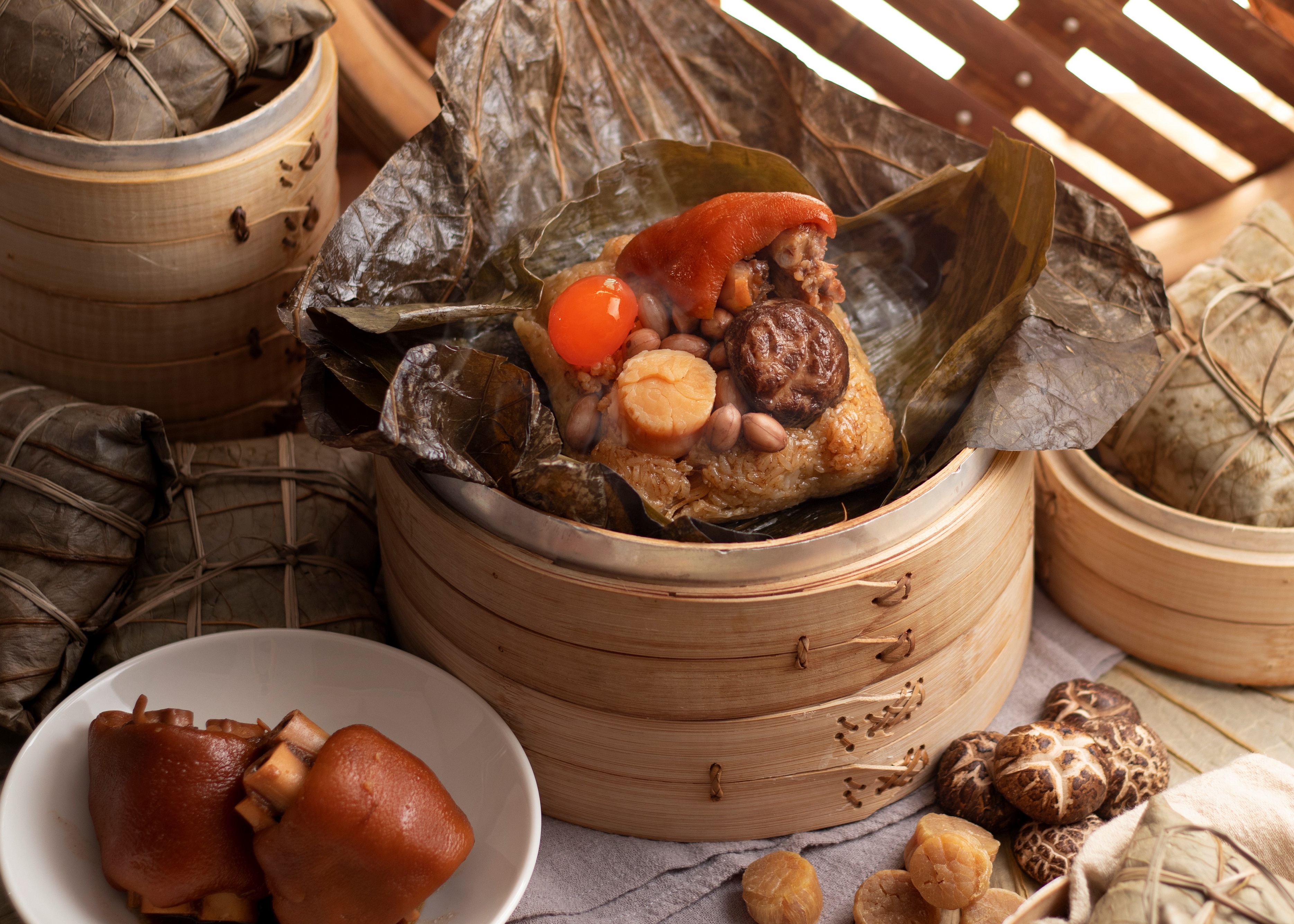 台南大員皇冠假日酒店 端午彩豐樓獨創「紅麴蓋子頭裹蒸粽」預購中