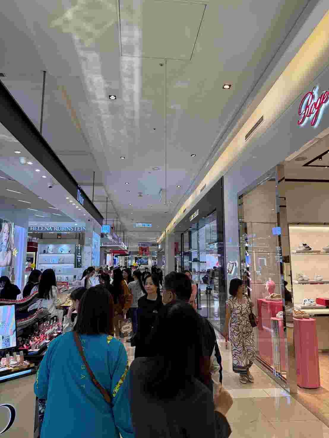 新光三越台南新天地週年慶 首日業績超預期 6萬人次來客數破紀錄  周年慶首日盛況空前 五大業種搭配滿仟送仟點 更加超值